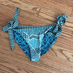 NWOT Maaji reversible tie bikini bottom